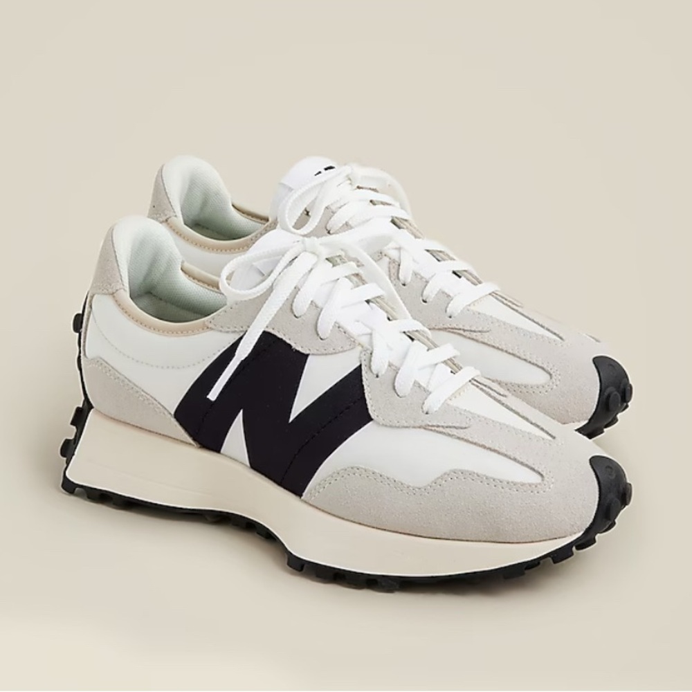 New Balance 327 White and Black Sneakers Versatile Athletic Design Brand New